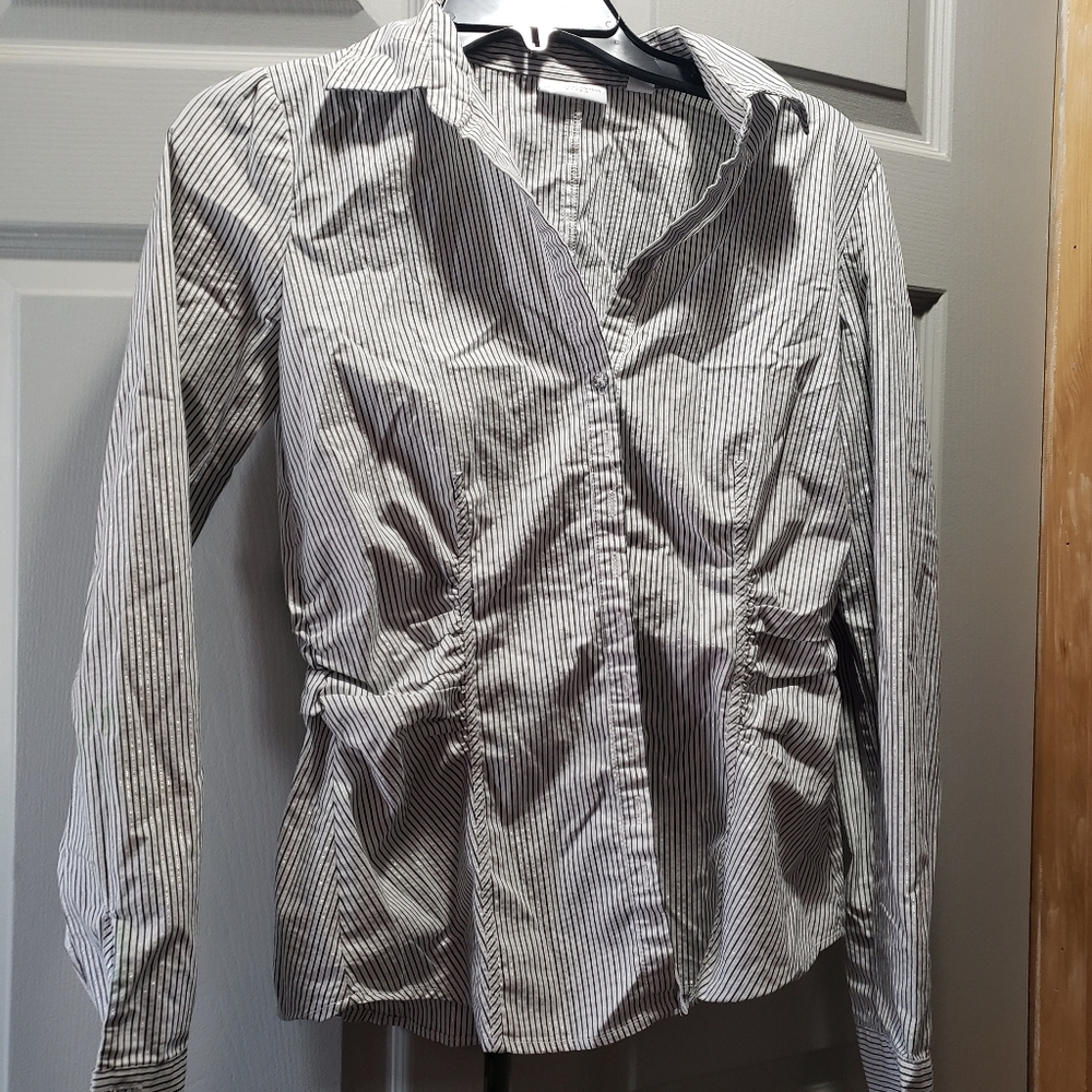 Long sleeve fitted button down